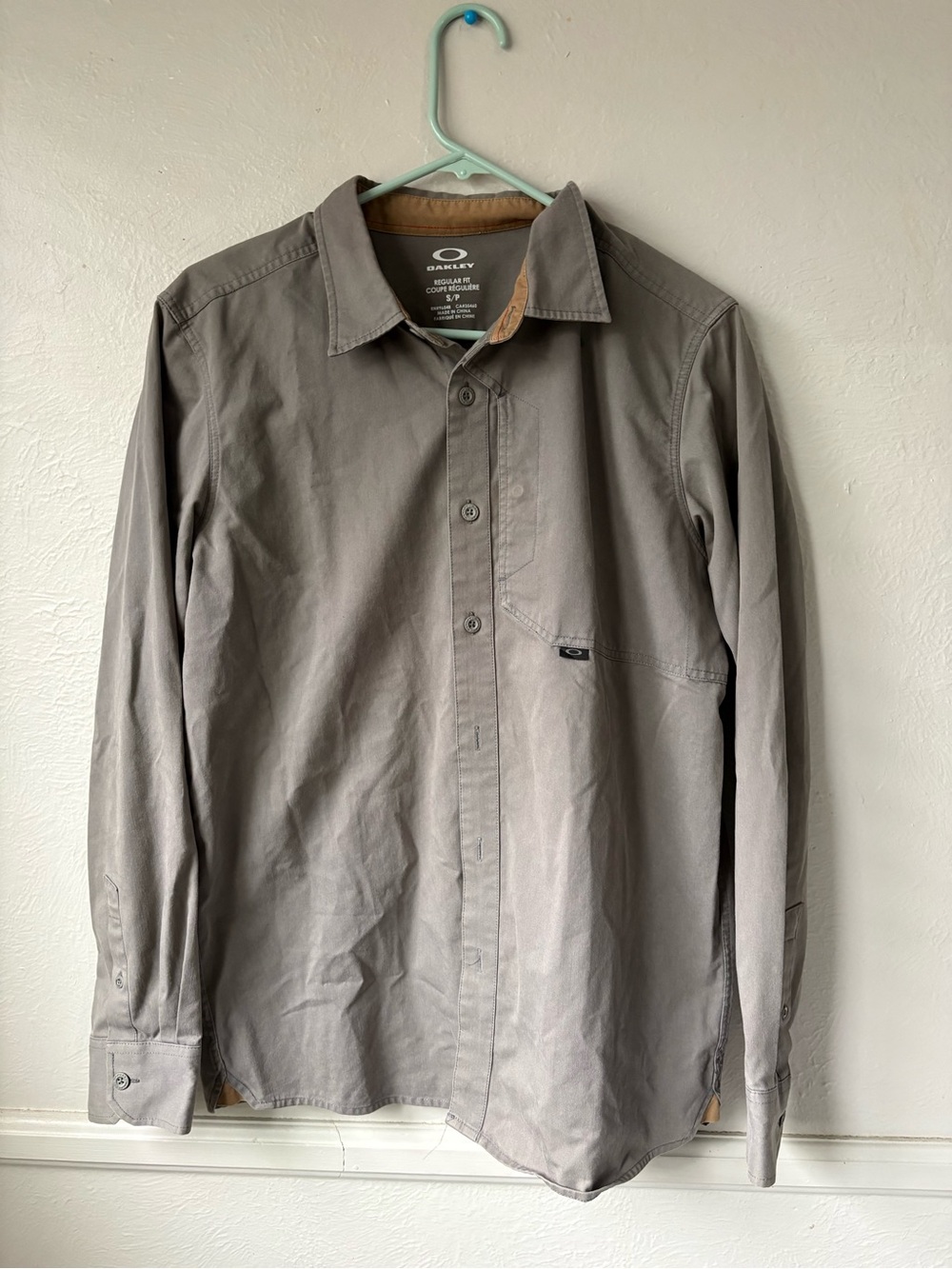 Oakley Men's Casual Button-Down Shirt - Gray with Tan Trim